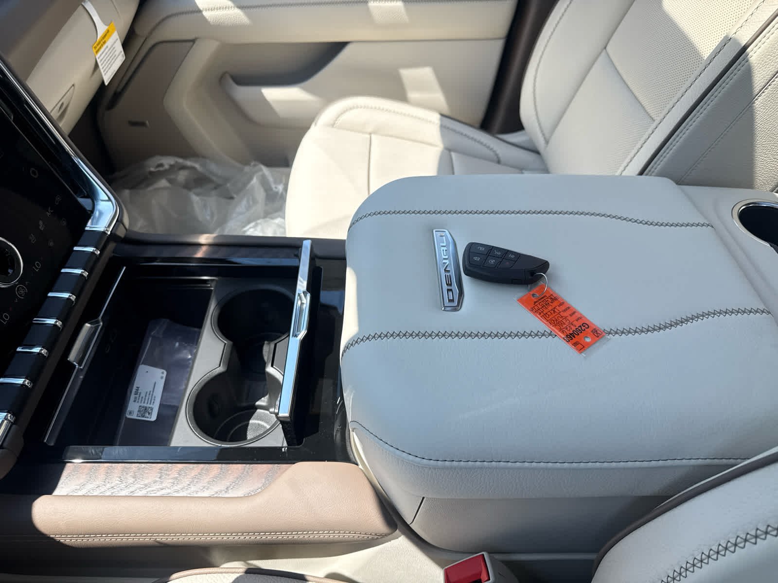 2026 GMC Yukon Denali - Photo 21