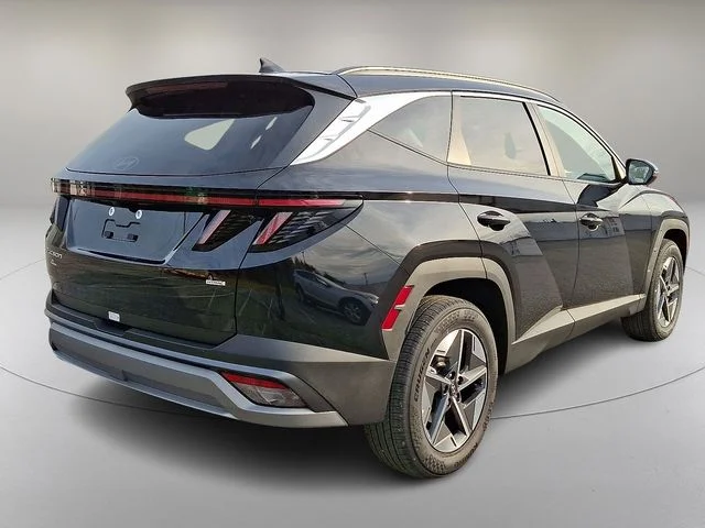New 2025 Black Hyundai SEL Convenience image 7