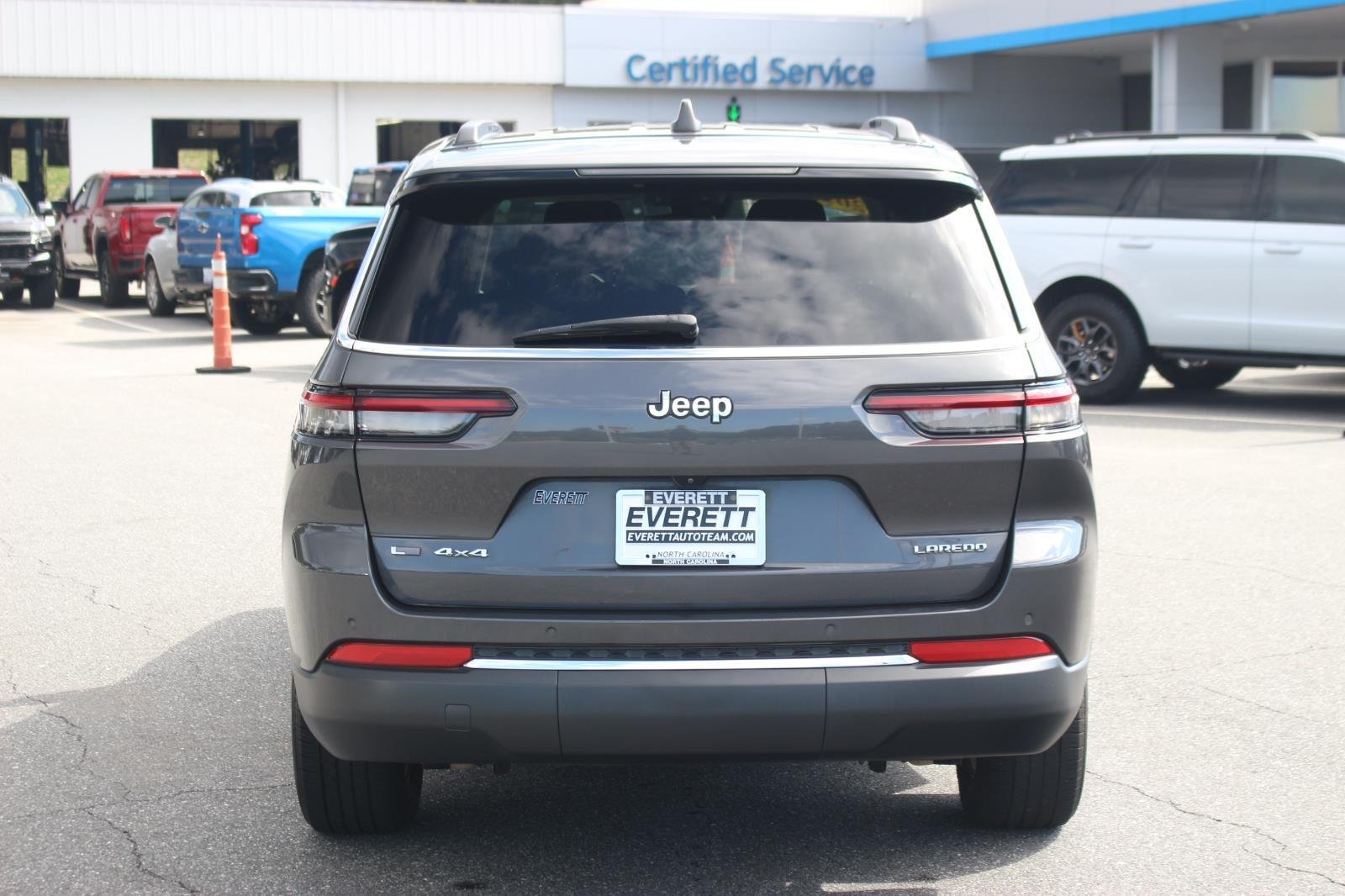 Used 2022 Gray Jeep Laredo image 6