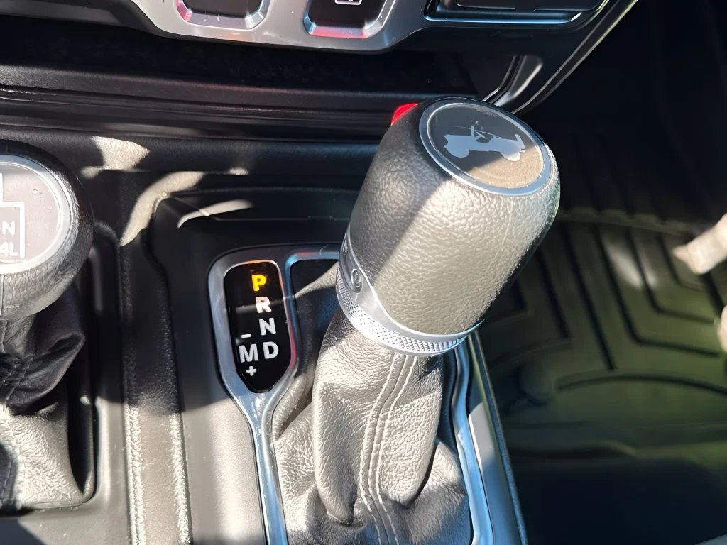 Used 2025 Green Jeep Sport S image 11