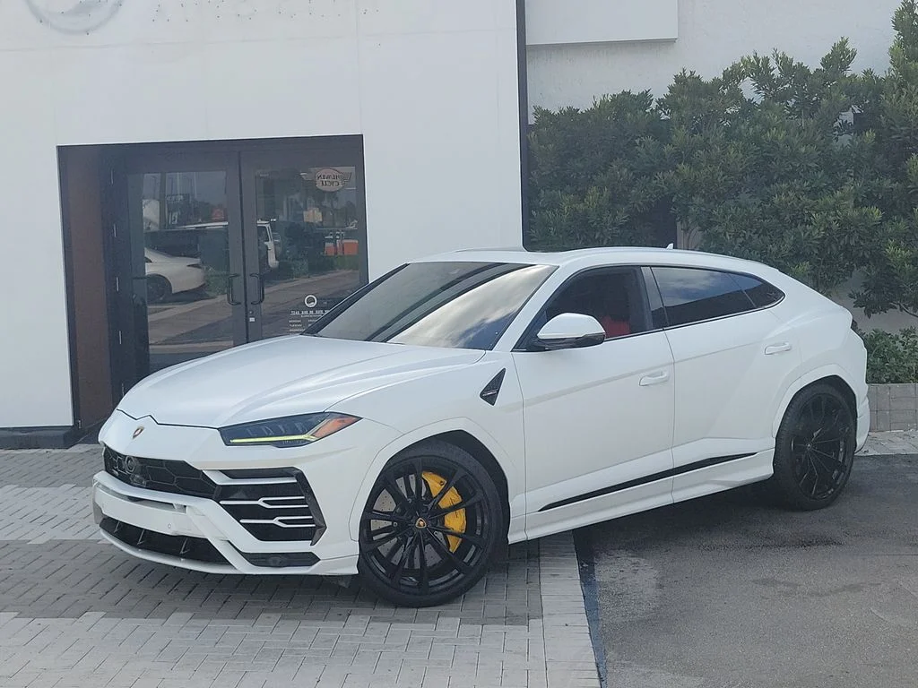 2022 Lamborghini Urus 4.0 V8 Graphite Capsule's photo