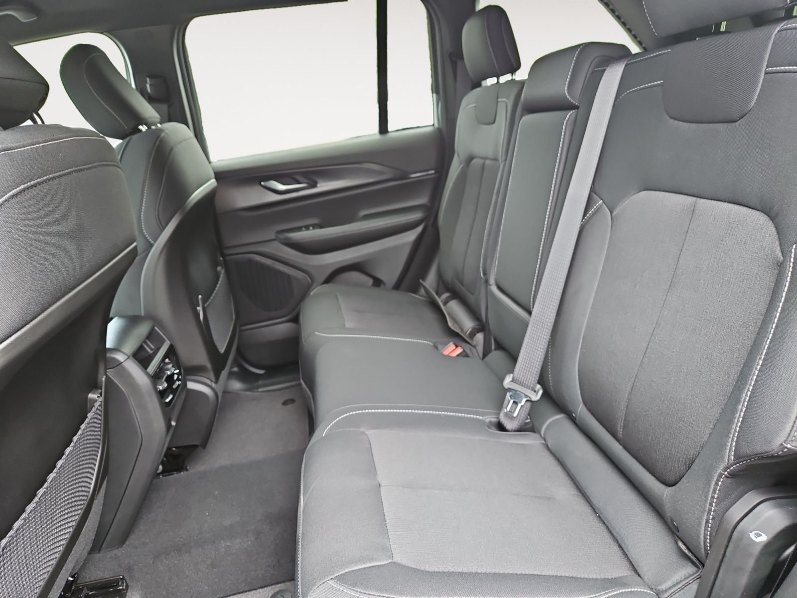 New 2026 Baltic Gray Metallic Clear-Coat Exterior Paint Jeep Laredo image 13