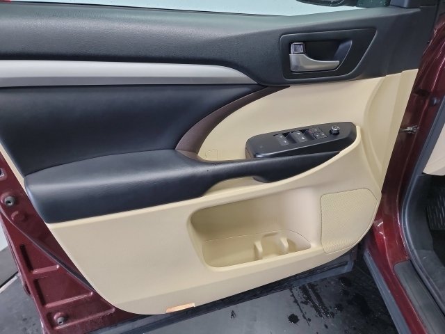 Used 2018 Ooh La La Rouge Mica Toyota SE image 12