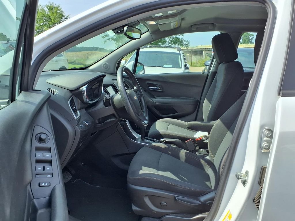 Used 2019 White Chevrolet LS image 19