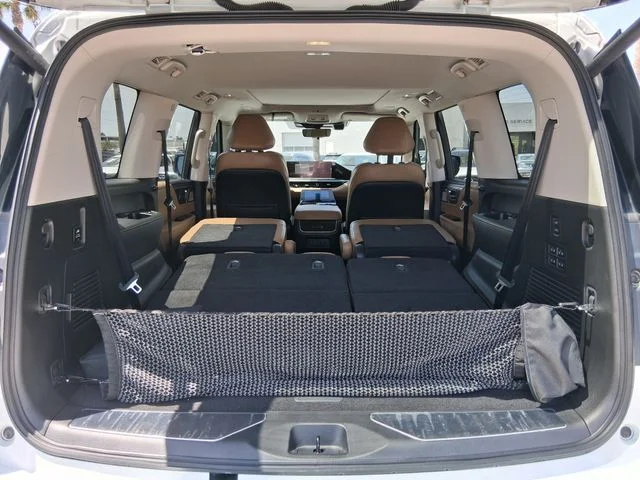 Used 2025 White INFINITI SENSORY image 6