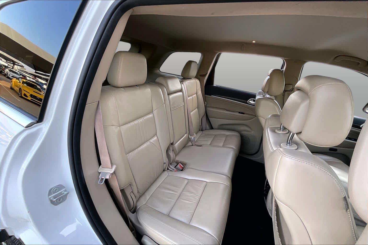 Used 2016 Bright White Clearcoat Jeep Limited image 17