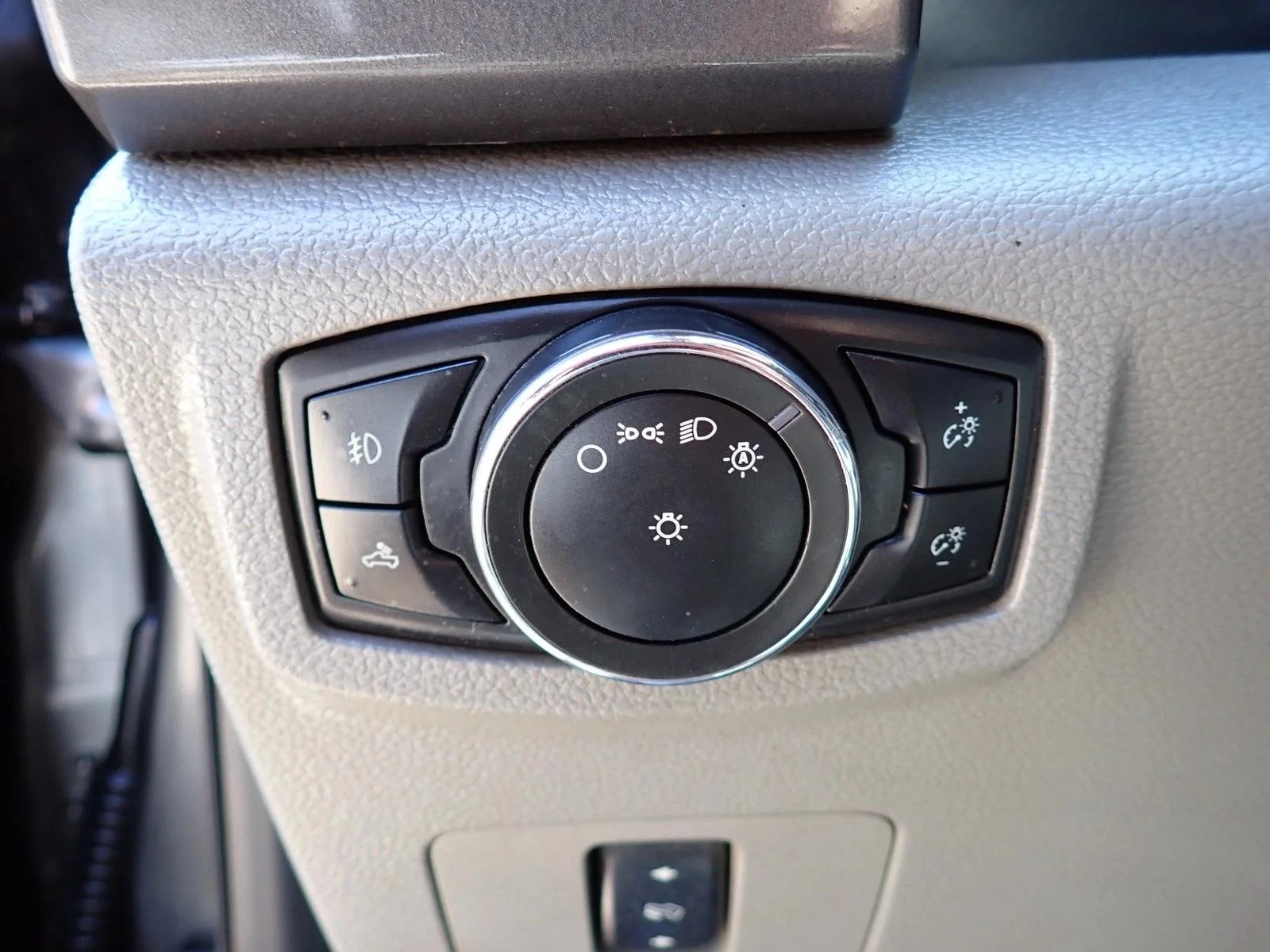 Used 2017 Magnetic Metallic Ford XLT image 15