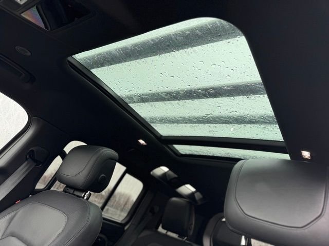 Certified Used 2023 Green Land Rover X-Dynamic SE image 15