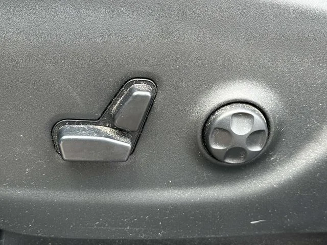 Used 2019 Black Jeep Latitude Plus image 28