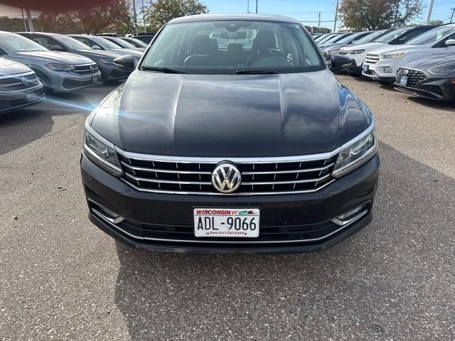 Used 2018 Black Volkswagen 2.0T SEL Premium image 8