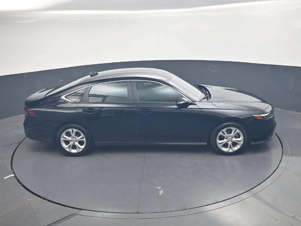 Used 2025  Honda LX image 23