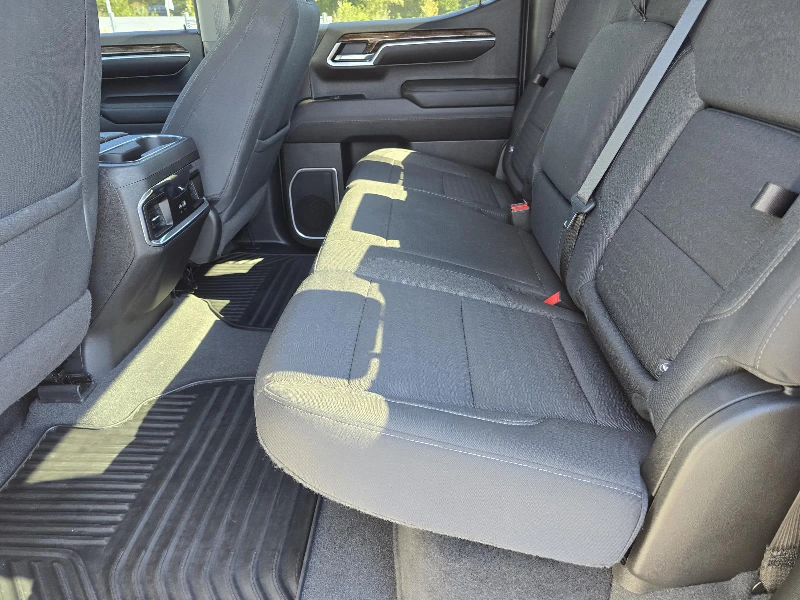 Used 2022 SUMMIT WHITE GMC Elevation image 10