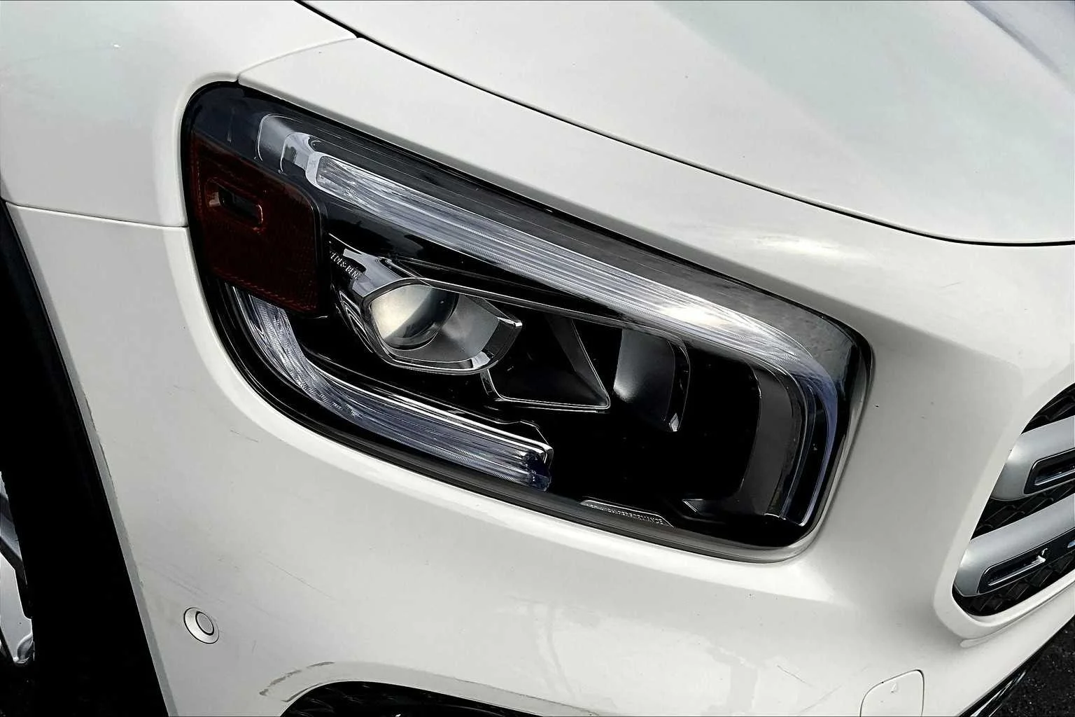 Used 2021 Polar White Mercedes-Benz GLB 250 image 27