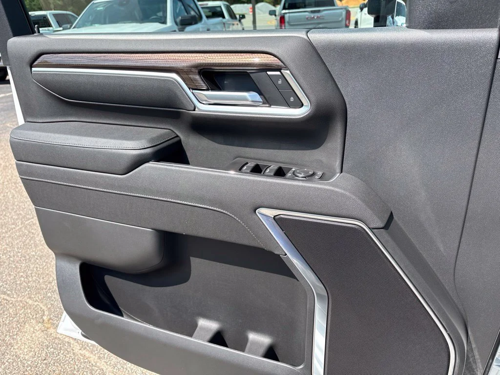 New 2026 Summit White Chevrolet LT image 20