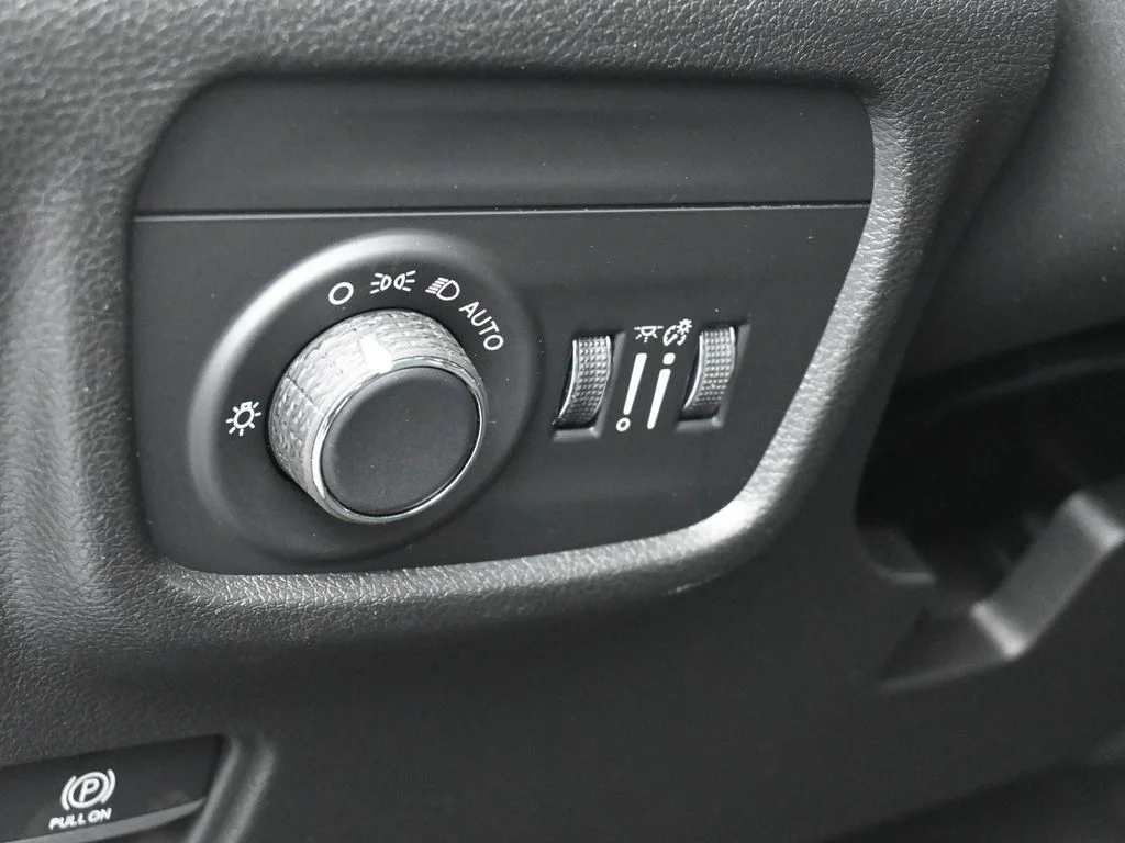 New 2025 Baltic Gray Metallic Clear-Coat Exterior Paint Jeep Altitude X image 15