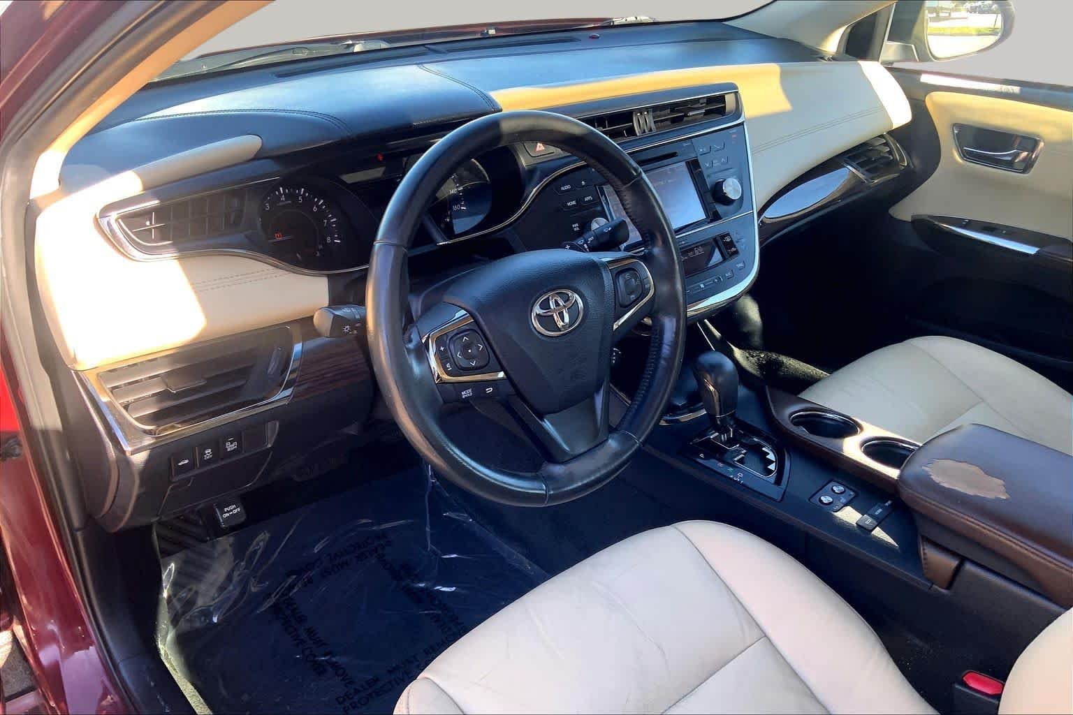 Used 2015 Ooh La La Rouge Mica Toyota XLE Touring image 34