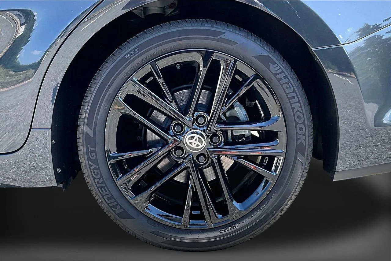 Used 2025  Toyota SE image 34