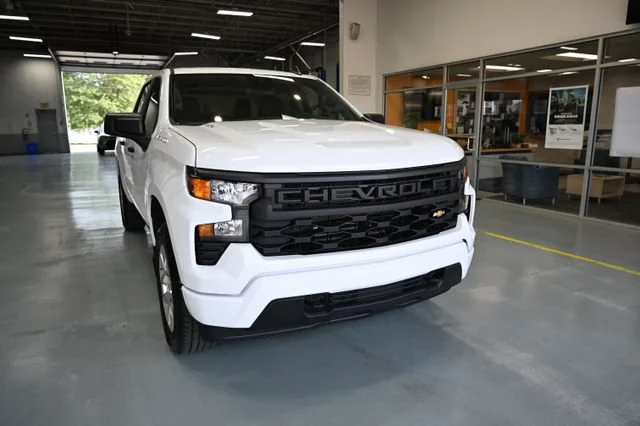New 2026 Summit White Chevrolet Custom image 3