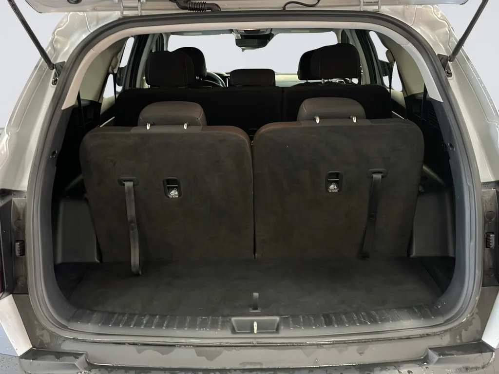 Used 2021 Silver Kia LX image 35