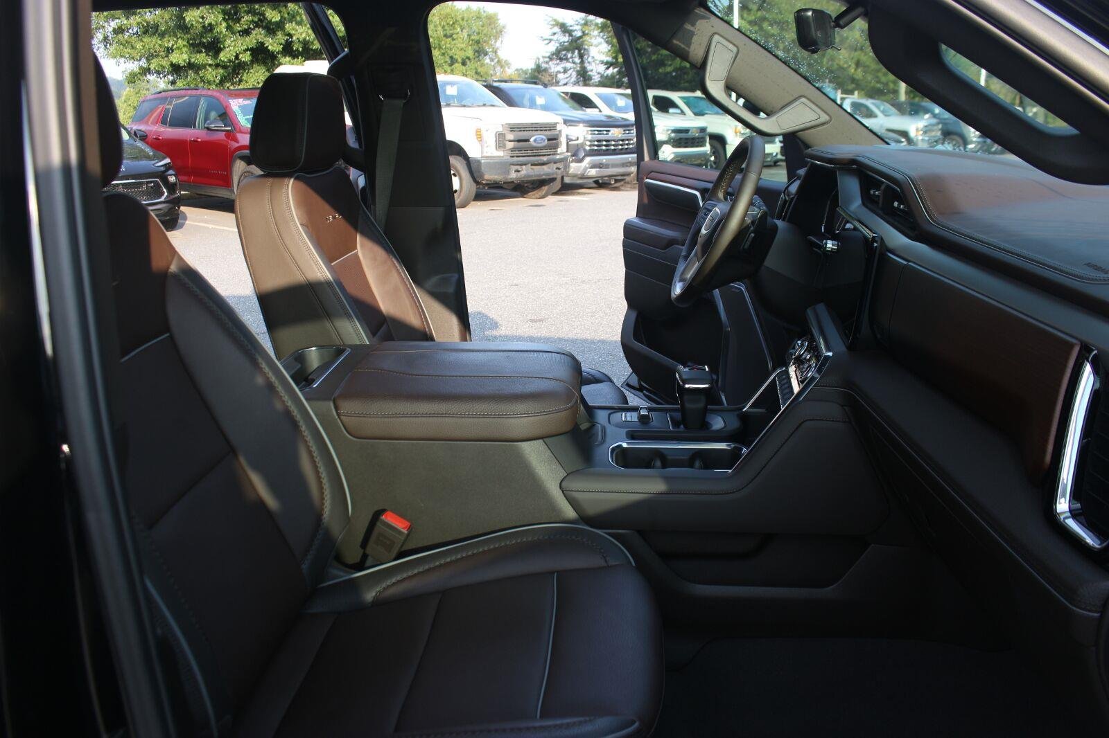 Used 2025 Onyx Black GMC Denali image 33