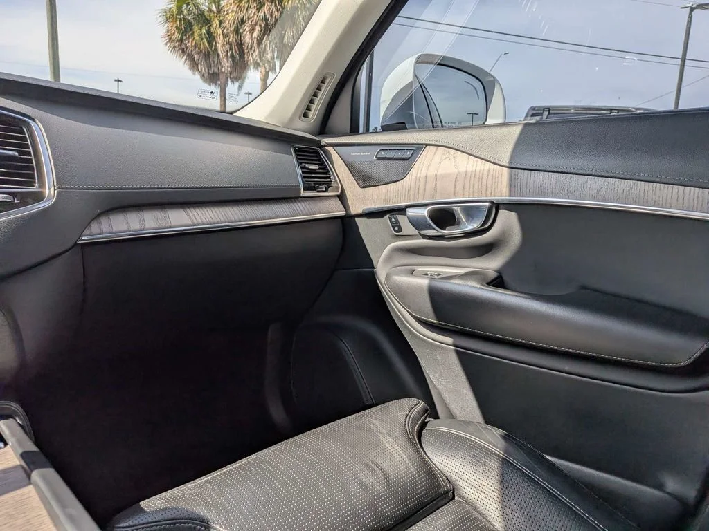 Used 2021 White Volvo T6 Inscription image 18