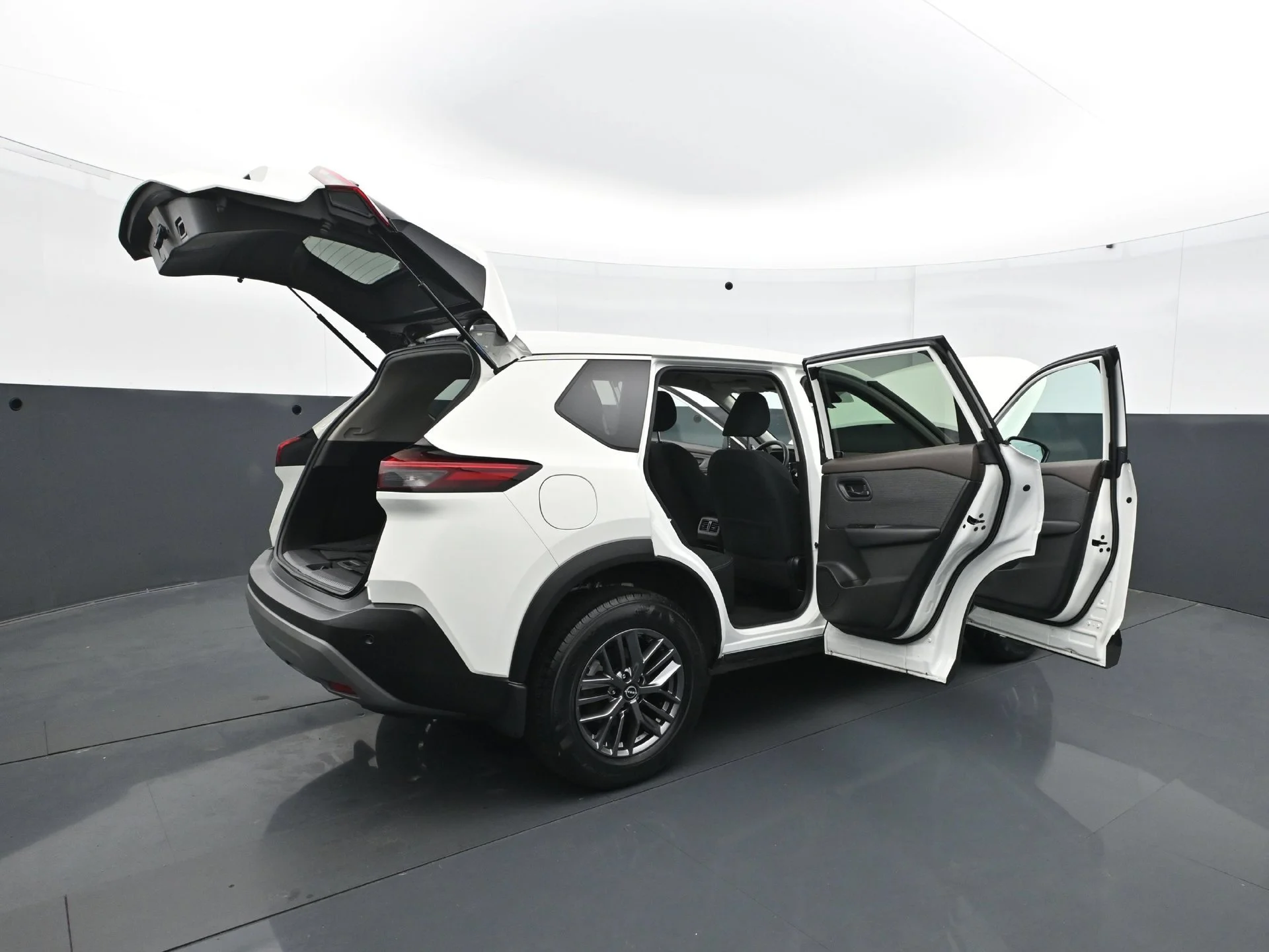 Used 2023 Glacier White Nissan S image 34
