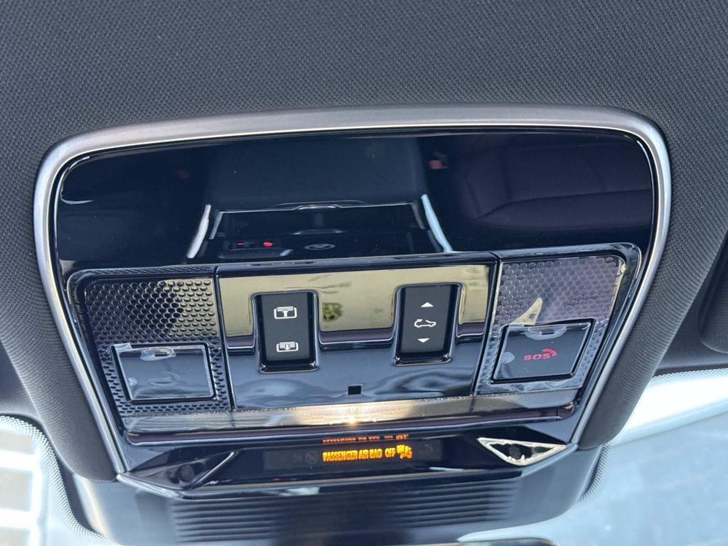 New 2026 Carpathian Grey Land Rover Dynamic SE image 23
