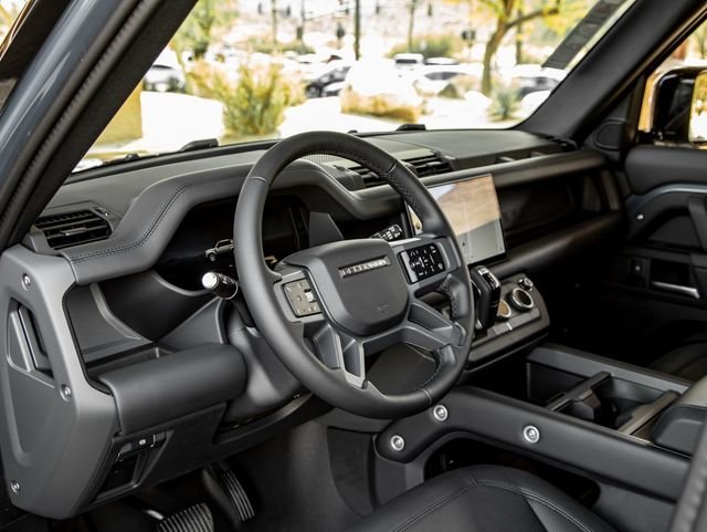 New 2025 Tasman Blue Land Rover S image 16