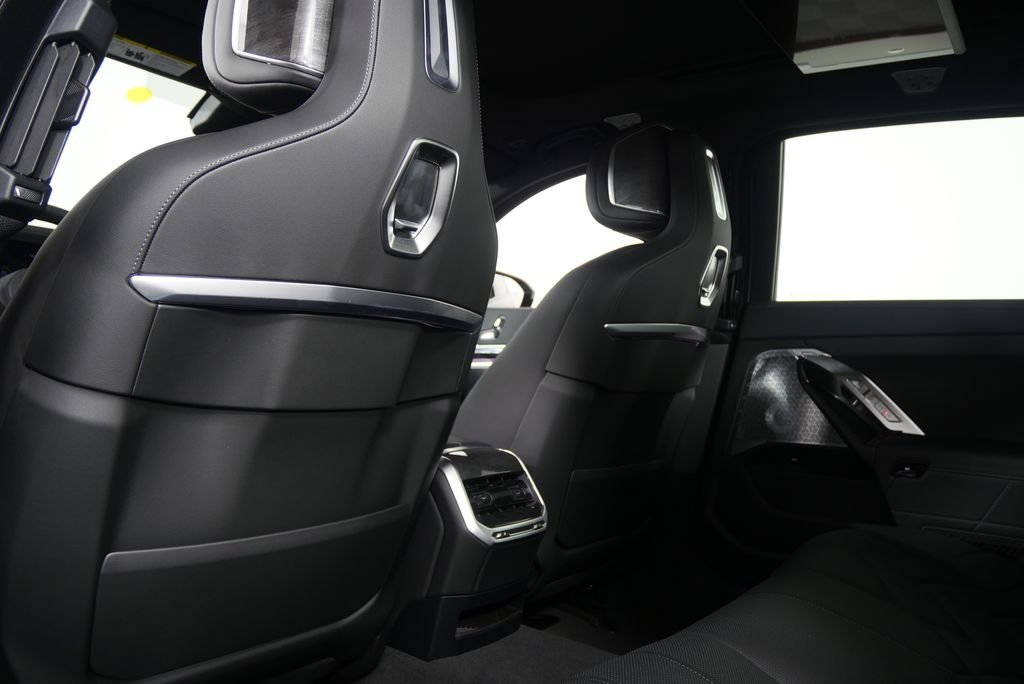 2026 BMW 7 Series 750e - Photo 18
