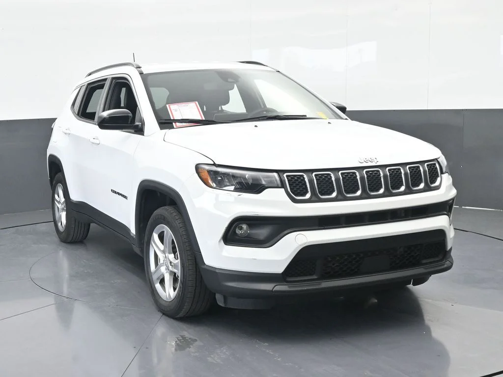 Used 2023 Bright White Clearcoat Jeep Latitude image 8