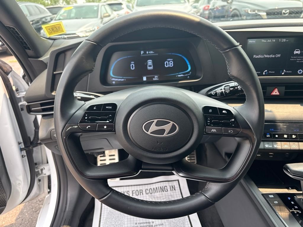 Used 2025 White Hyundai SEL Sport image 21
