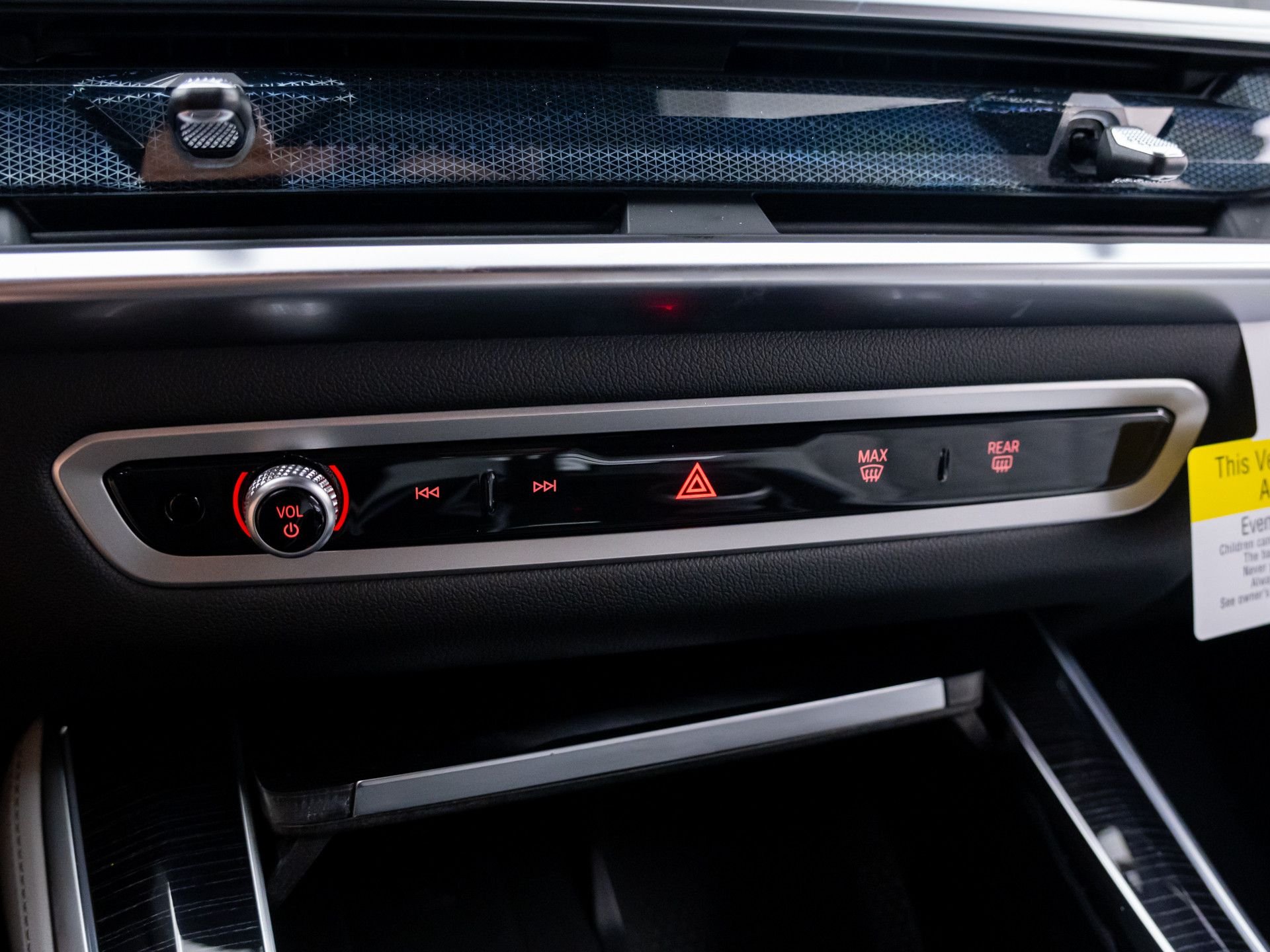 New 2026 Carbon Black Metallic BMW xDrive40i image 27