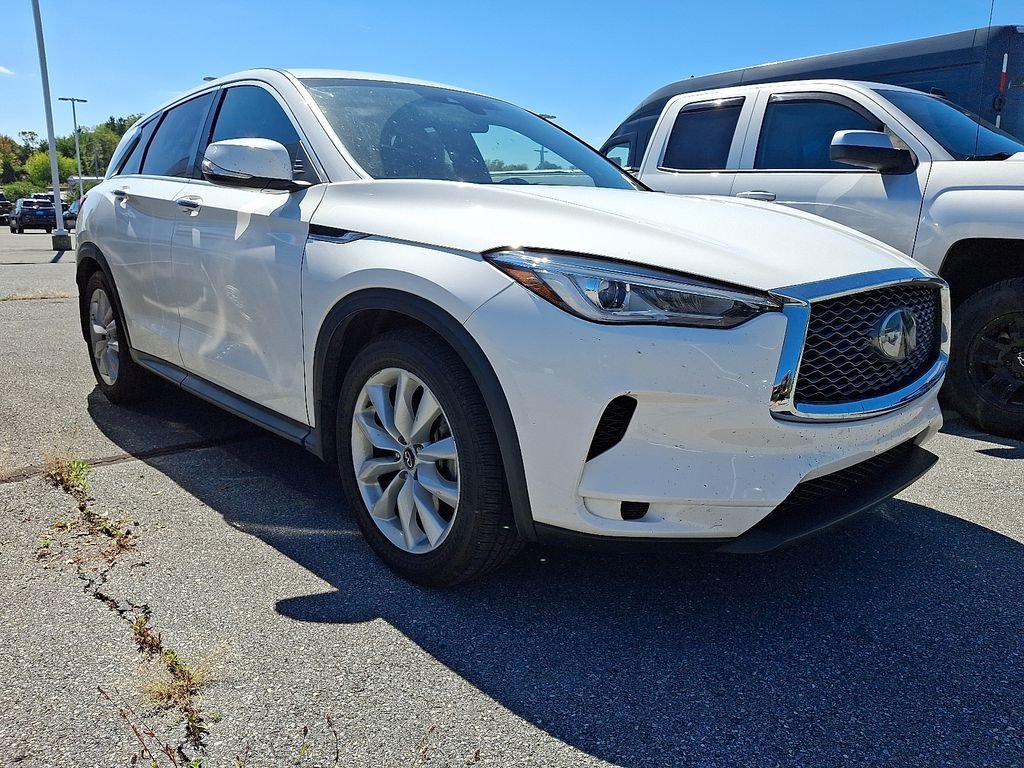 Used 2019 White INFINITI PURE image 1