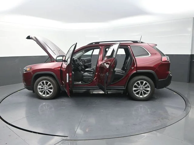 Used 2022 Red Jeep Latitude Lux image 33
