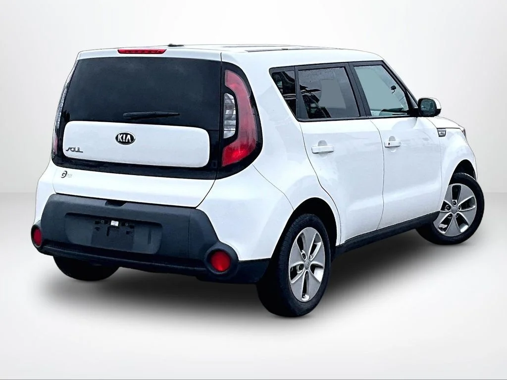 Used 2016 White Kia Base image 3