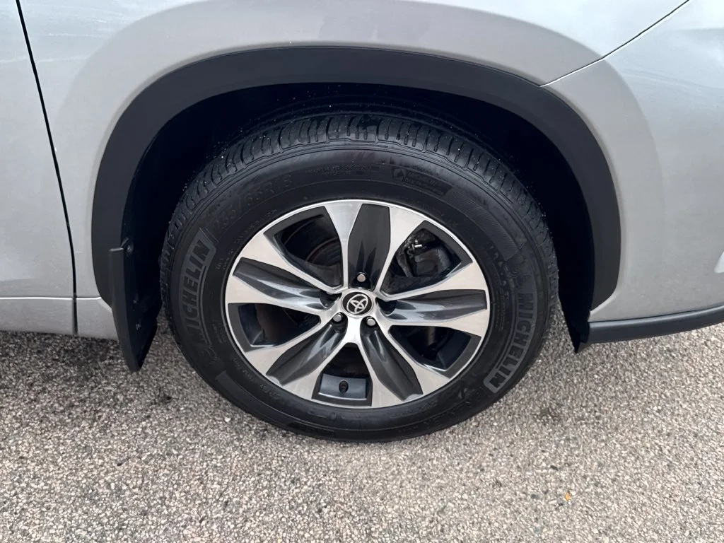 Used 2025 Silver Toyota XLE image 45