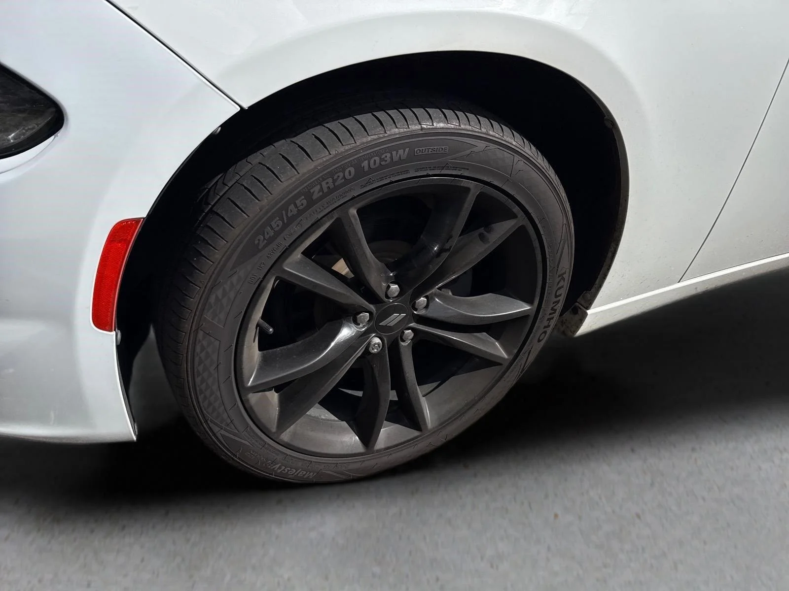 Used 2018  DAIMLER DODGE SXTPLUS image 3
