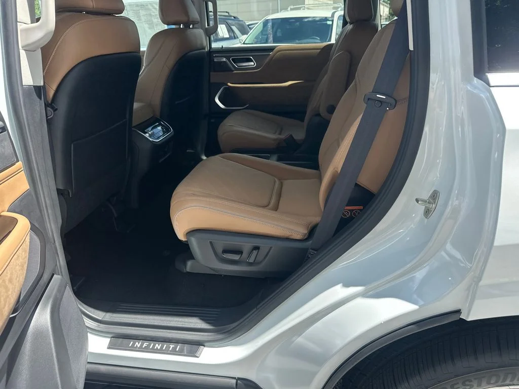 New 2027 RADIANT WHITE INFINITI Luxe 2WD image 17