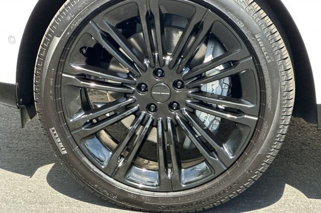 New 2026 Fuji White Land Rover SE image 24