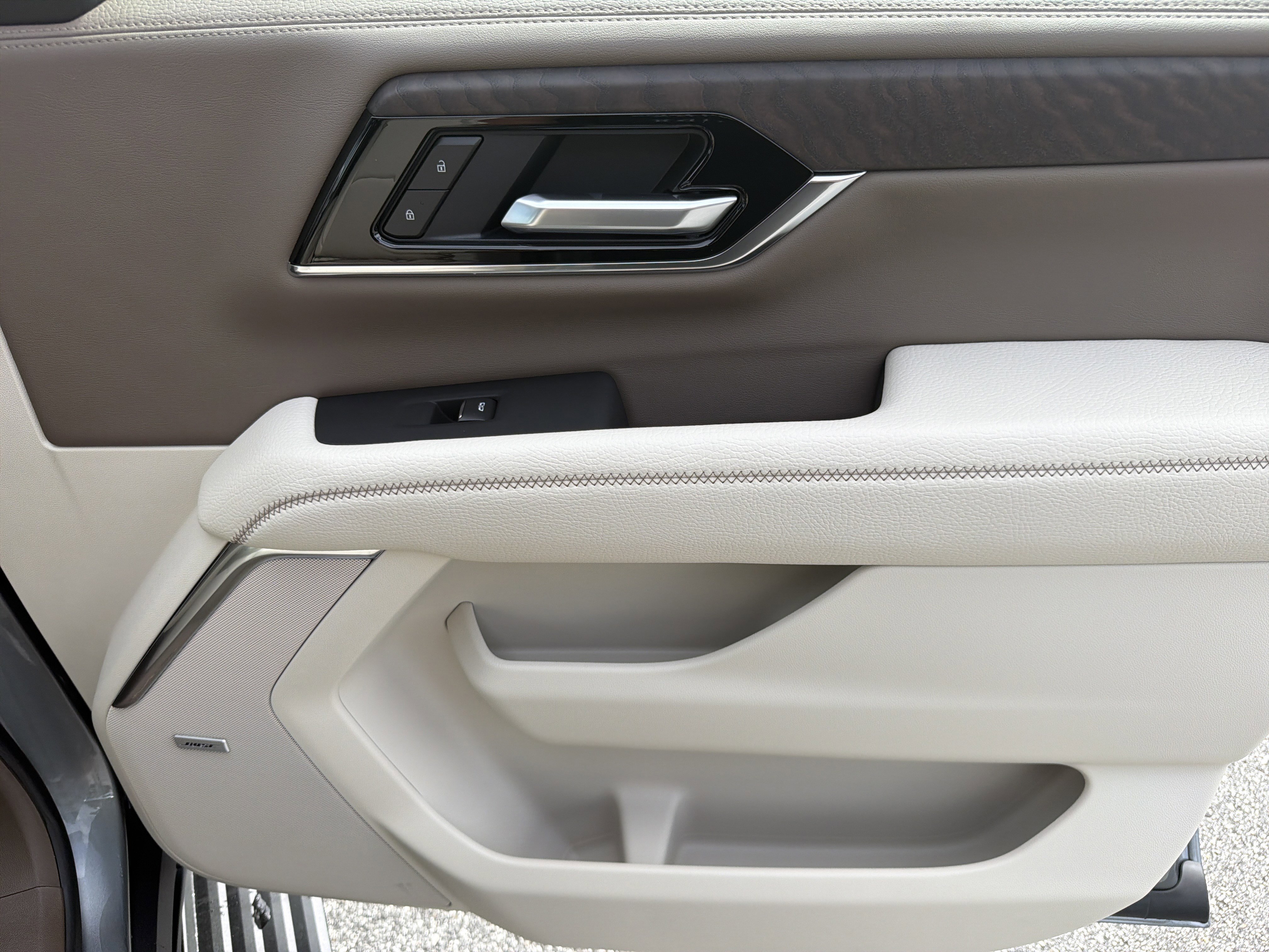 2026 GMC Yukon Denali - Photo 14
