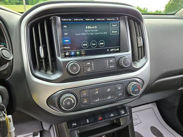 Used 2022 White Chevrolet LT image 23