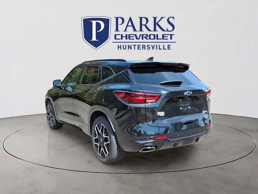 Used 2023 BLACK Chevrolet RS image 30