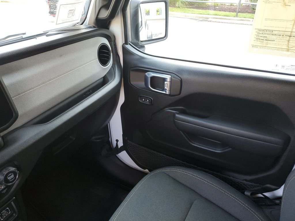 Used 2025 White Jeep Sport S image 31