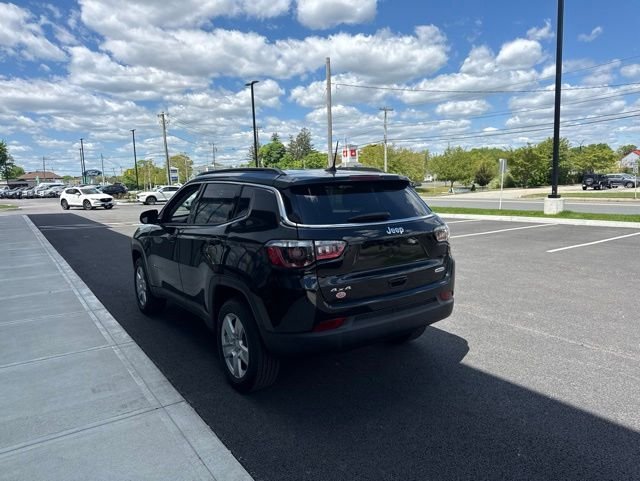 Used 2022 Black Jeep Latitude image 5