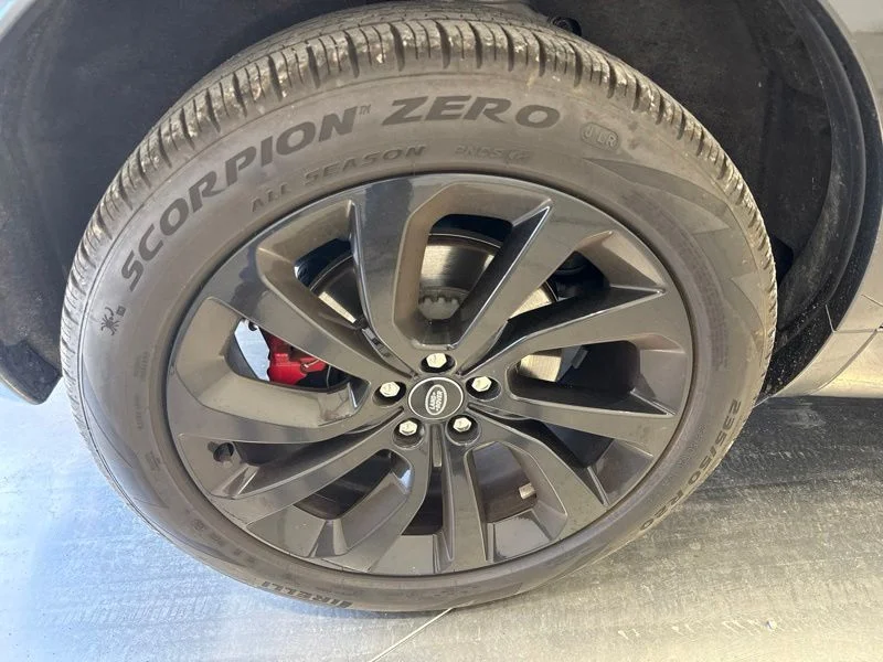 Used 2022  Land Rover SE R-Dynamic image 8
