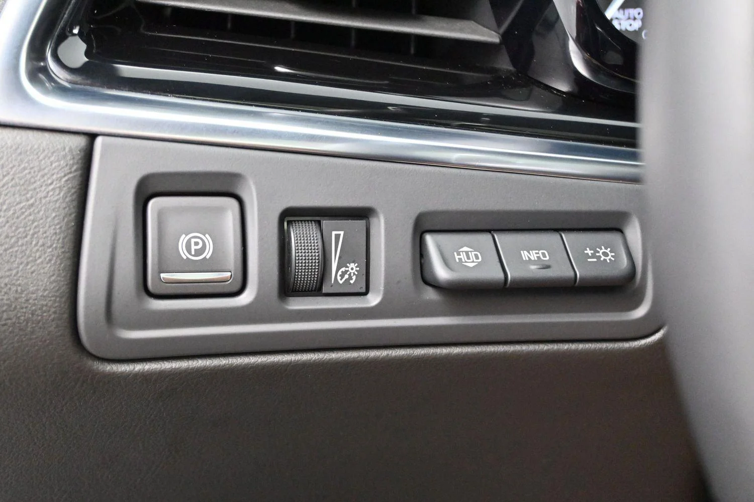 Used 2024 Argent Silver Metallic Cadillac Sport image 29