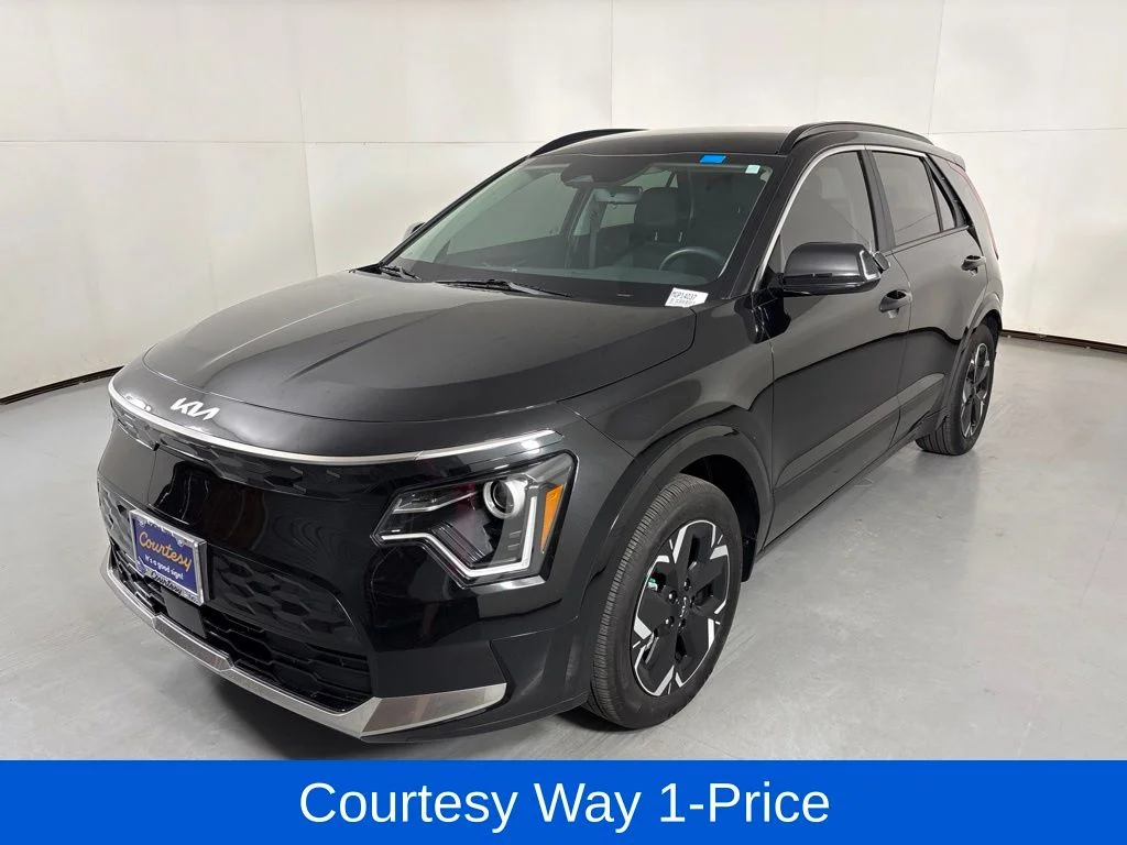 Used 2025 Black Kia Wind image 5
