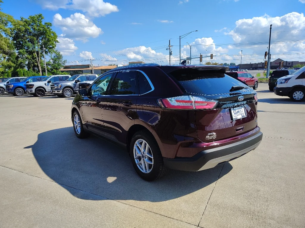 Used 2021 Burgundy Velvet Metallic Tinted Clearcoat Ford SEL image 6