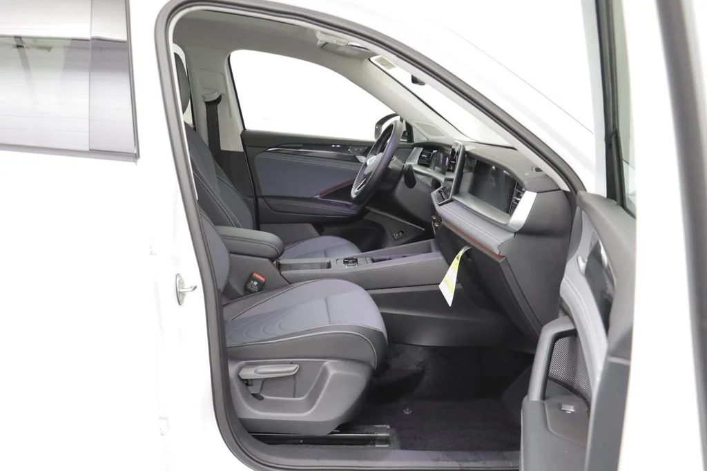 2026 Volkswagen Tiguan SE - Photo 19