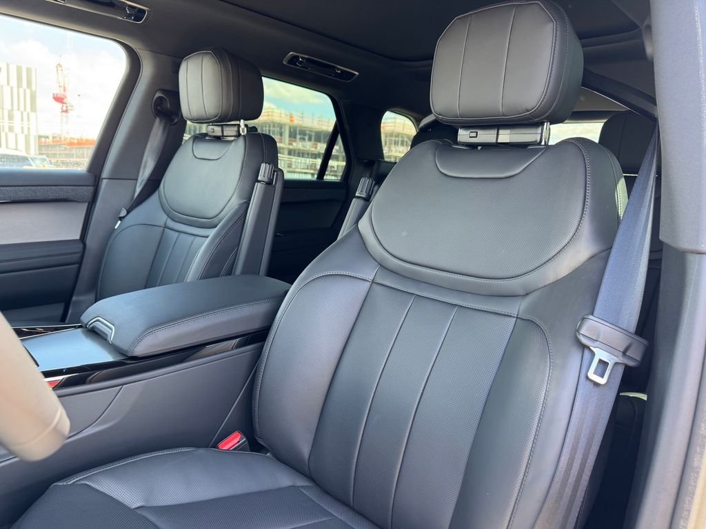 New 2026 Fuji White Land Rover Dynamic SE image 10